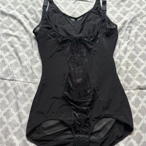 Sleek Black Women's Shapewear Bodysuit